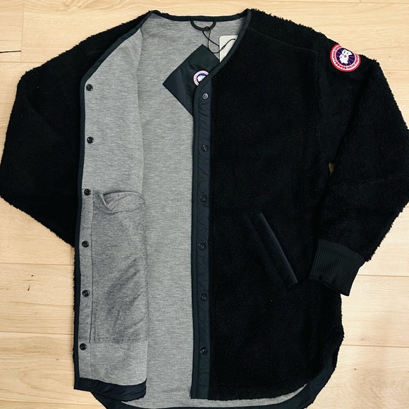 ❌ SOLD ❌ Women’s Canada Goose Larson Fleece - Picture 3 of 5